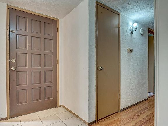 4th image of 330 Willow Springs Ct
