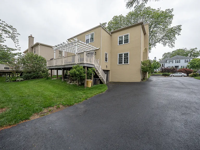10 Hansen Ct — Photo 35