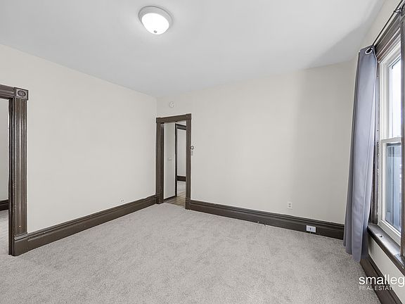 3rd image of 1010 Alpine Ave NW
