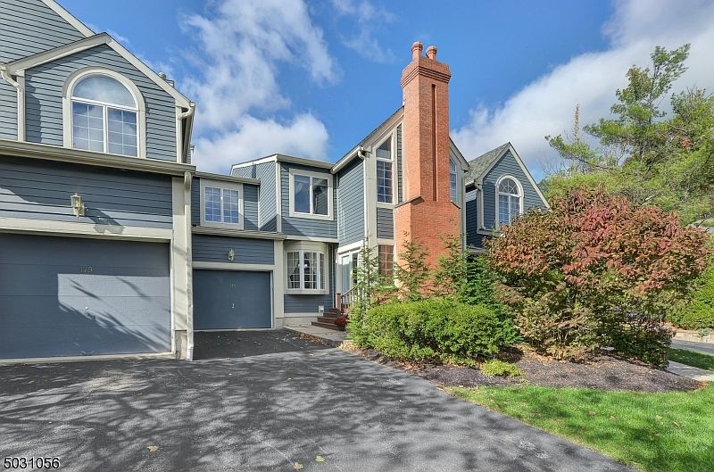 2nd image of 175 Surrey Ct