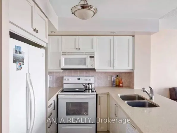 5 Northtown Way #903, Toronto, ON M2N 7A1
