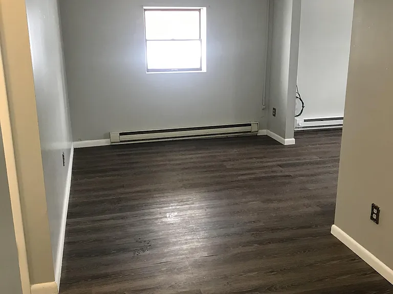 548 Cambria Avenue - B — Photo 3