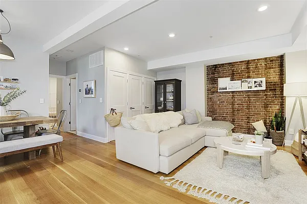 Sold by Keller Williams City Life Realty | media 9