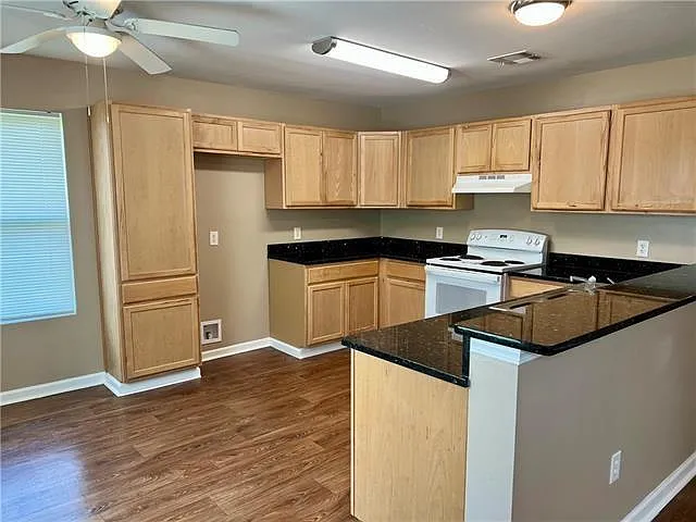 3 bed, 2.0 bath, 1600 sqft, $1,650 — Photo 2