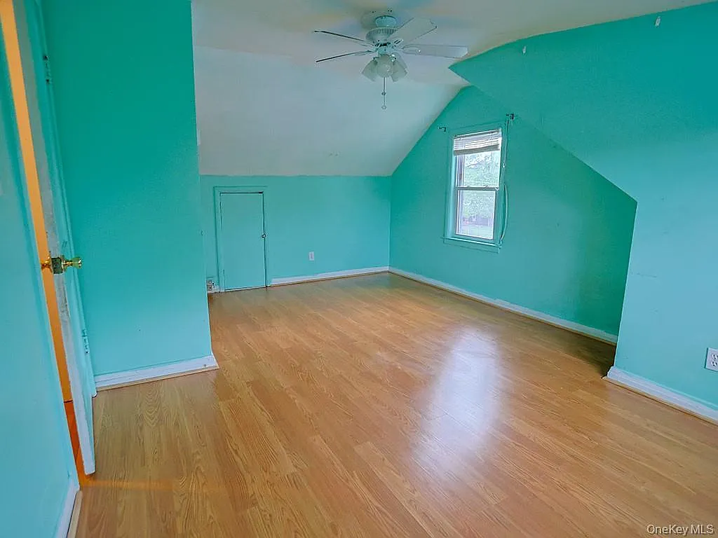 3 bed, 3.0 bath, 2096 sqft, $2,950 — Photo 4