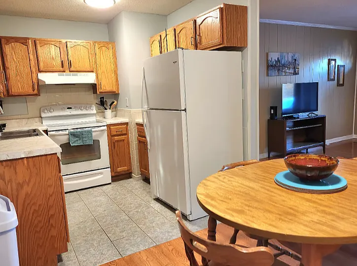 241 Lisa Ln — Photo 5