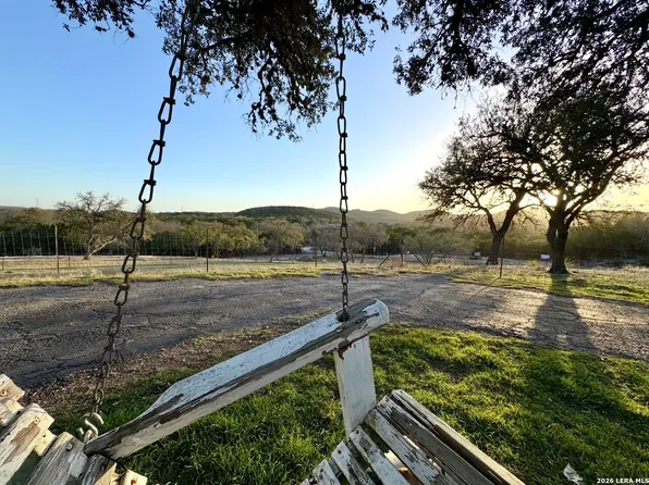 135 WALNUT GROVE RD, Boerne, TX 78006