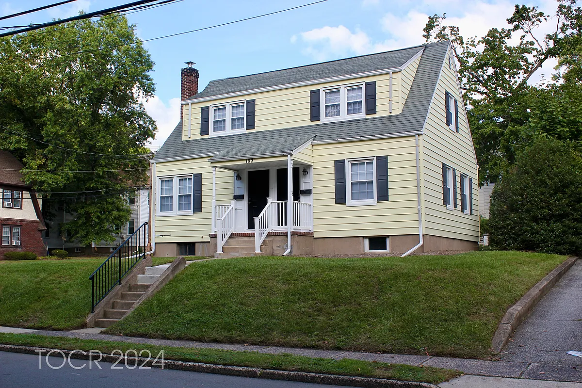 Building Photo - 102 Paterson Ave #1