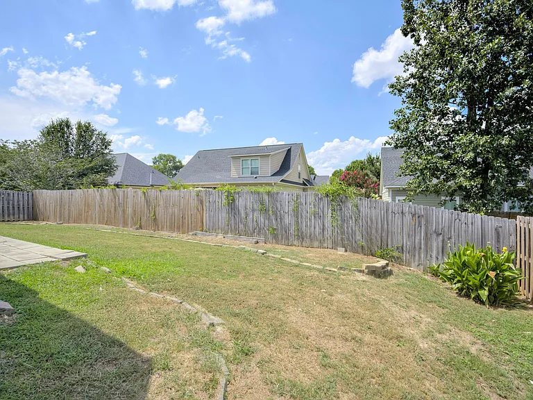 812 Paisley Ln — Photo 24