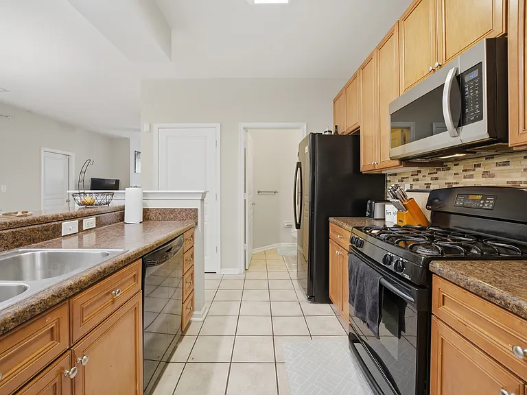 5325 Brinsley Ln — Photo 10