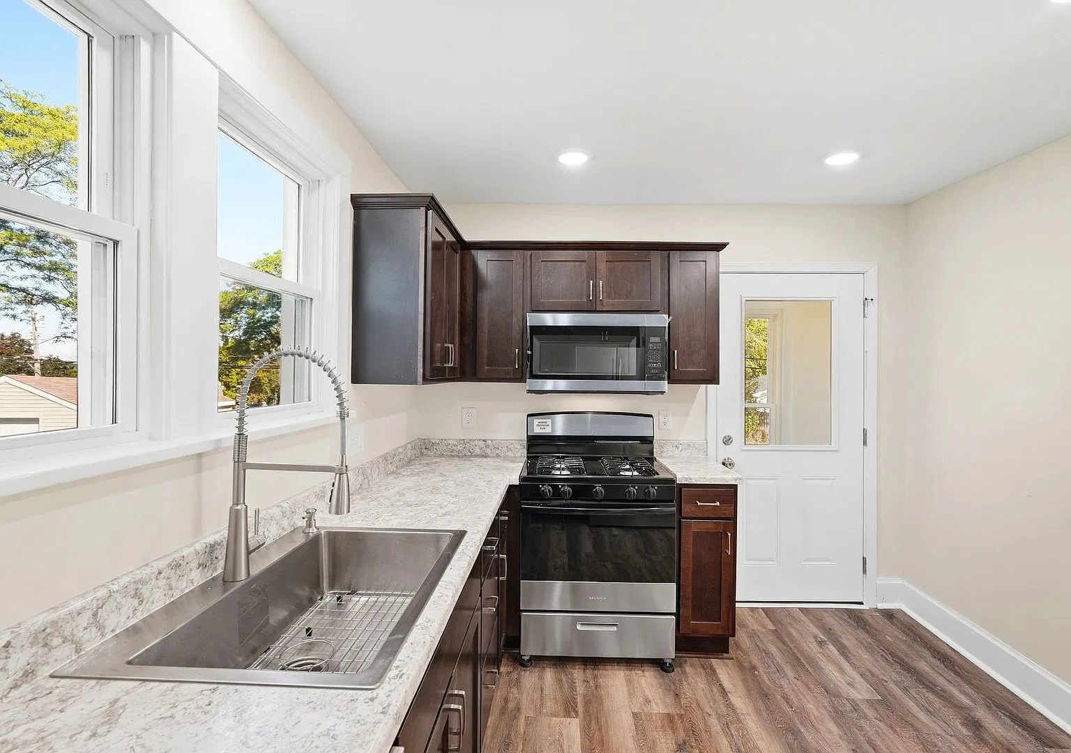 Beautifully Renovated 3BR SF Home with Brand-New Kitchen & Modern Finishes — Photo 3