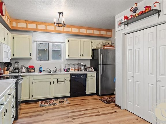 4th image of 730 Sapphire Ave