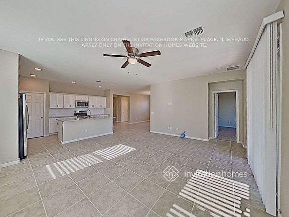 5th image of 993 S 200th Ln