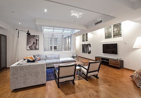 3rd image of 135 W 4th St APT 2E