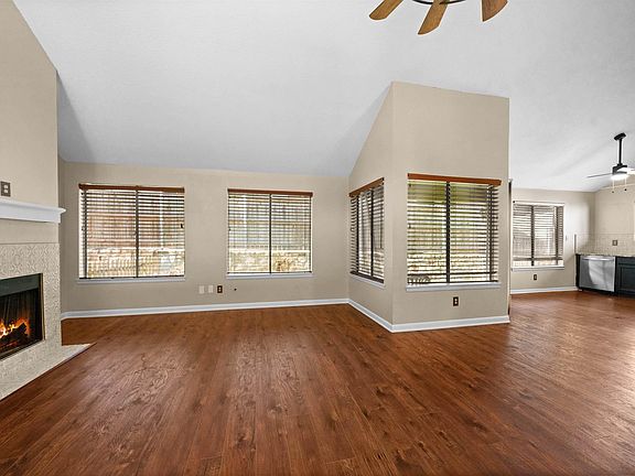 3rd image of 5755 Golden Oaks Dr