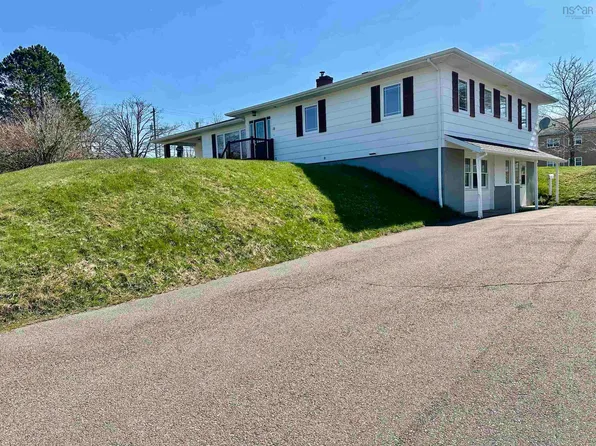 18 Sydney Rd, Pt Hawkesbury, NS B9A 3A4