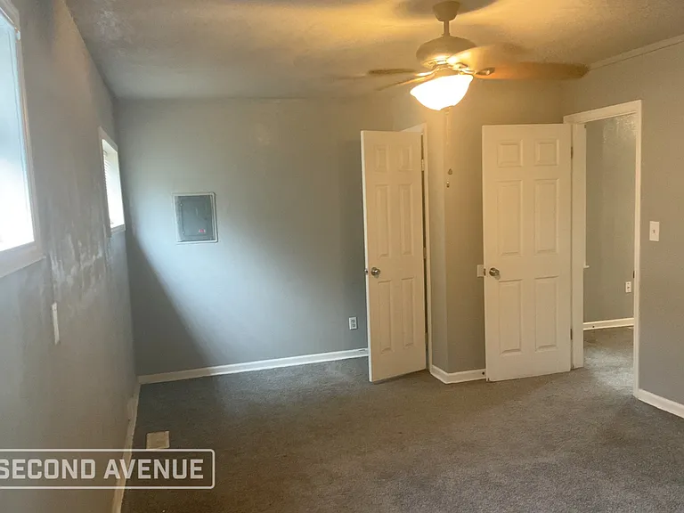 2036 NE Grand Blvd — Photo 4