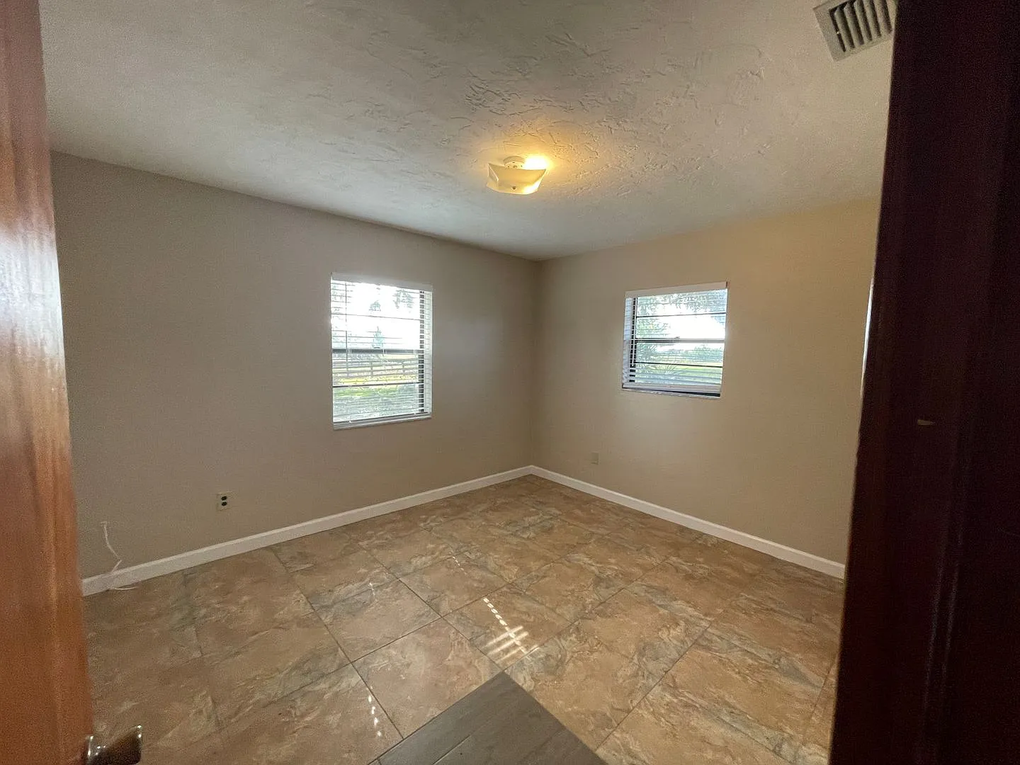 34 Acre Horse Farm Cross Fenced w/Paddocks and Barn 3 Bedroom 2 bath. — Photo 2