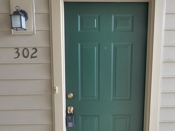 2nd image of 1060 Grandview Ave #302
