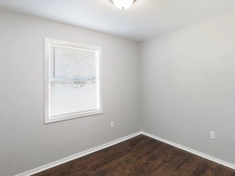 1535 E 31st St — Photo 12