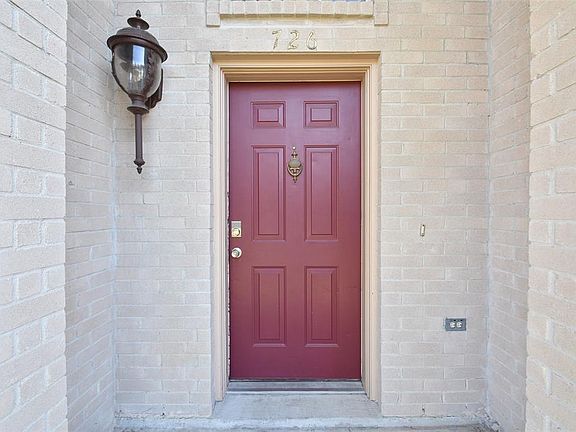 3rd image of 726 N Willow Dr