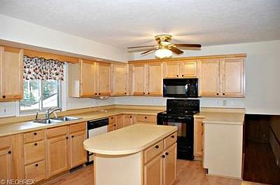 3rd image of 2694 Pine Lake Trl