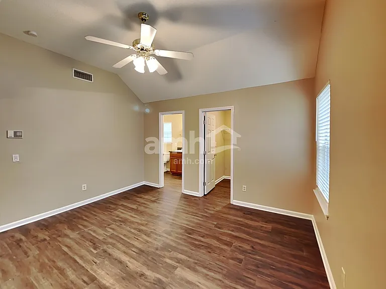2027 Waterford Dr — Photo 12
