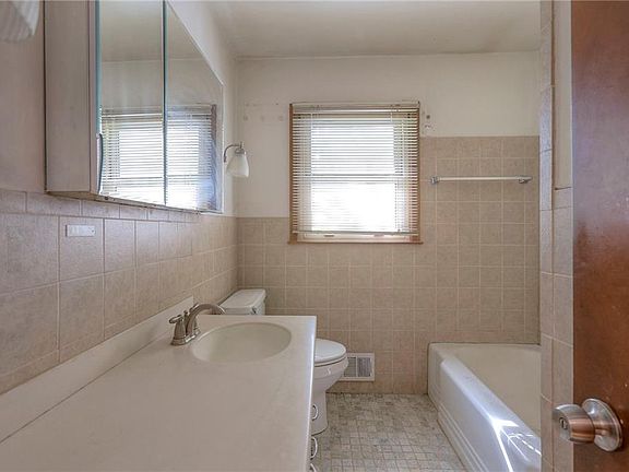 5th image of 7105 E 99th St