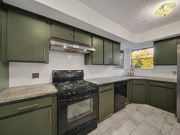 5th image of 79 Tubac St