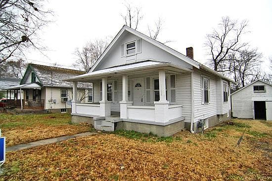 3rd image of 1108 Perry Ave