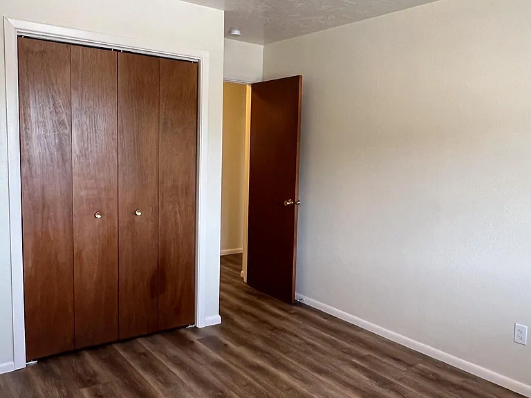 2304 Hillview Ct — Photo 5