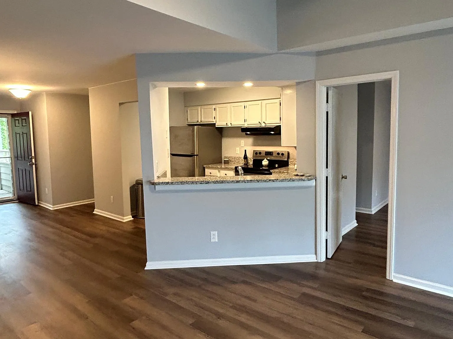 2533 Stockbridge Dr — Photo 1