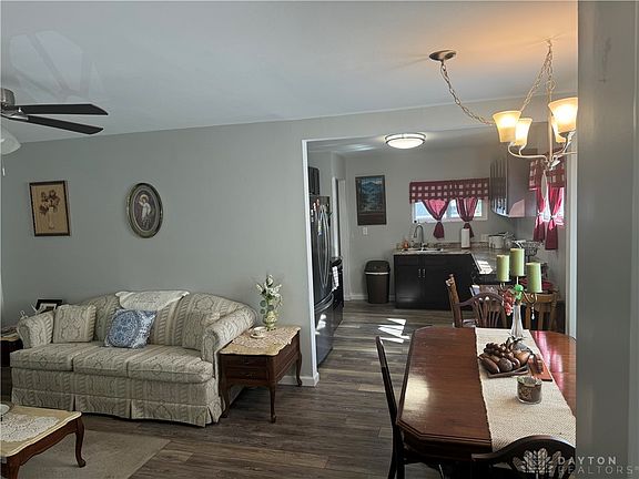 4th image of 529 Travis Dr