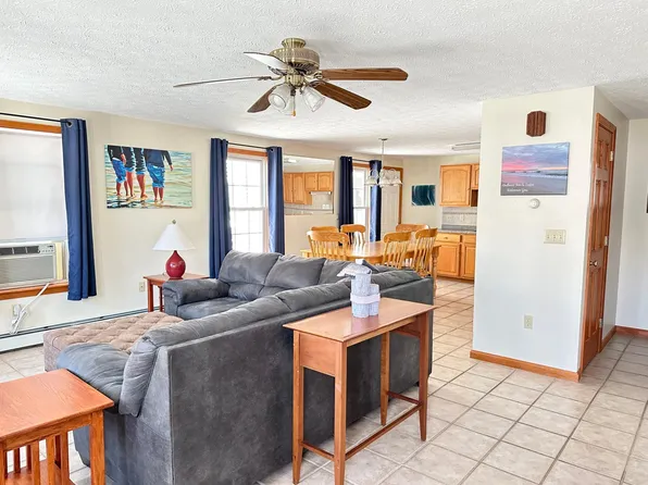 1 York St #Eg5, Old Orchard Beach, ME 04064