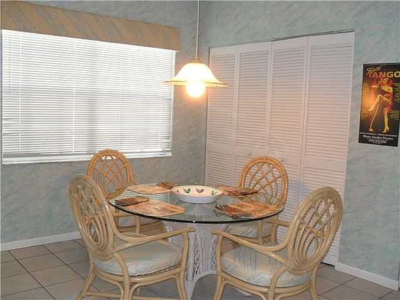 5th image of 11603 Briarwood Cir APT 4