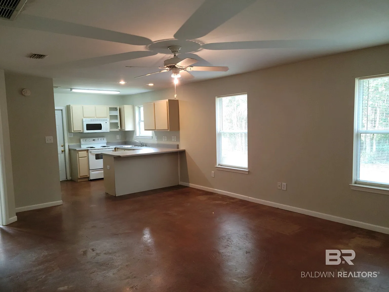 3 bed, 2.0 bath, 1126 sqft, $1,300 — Photo 4
