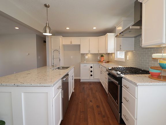 4th image of 536 Jefferson Cir
