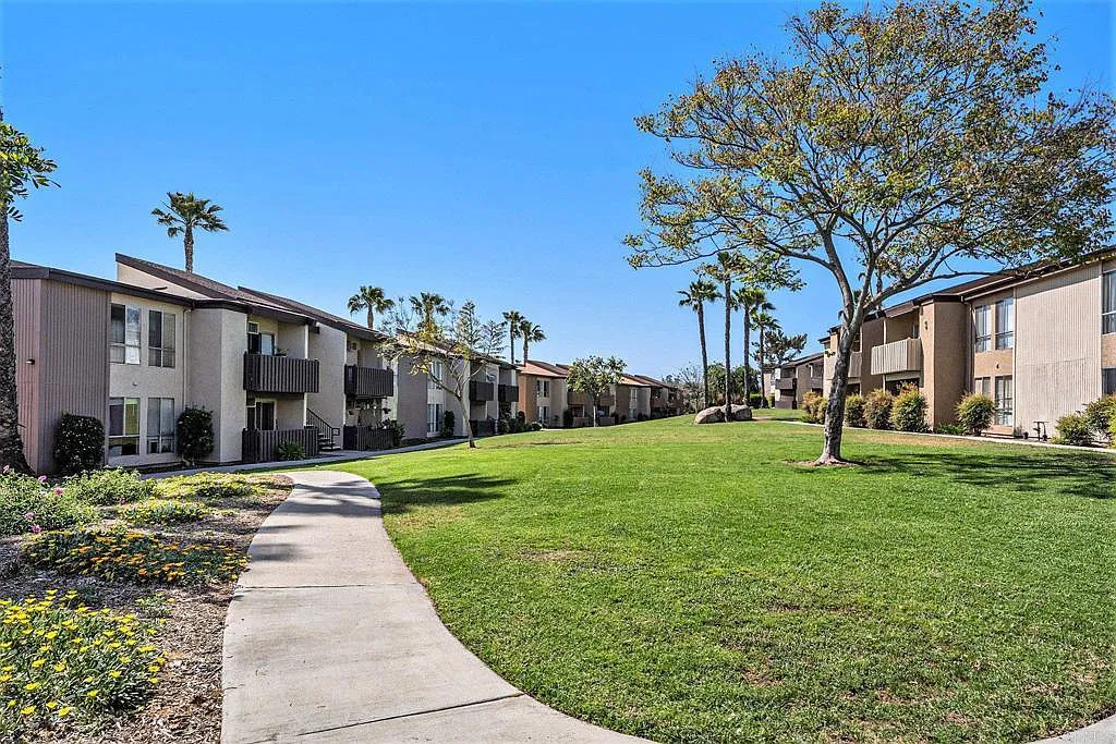 2 bed, 821 sqft, $2,175 — Photo 1