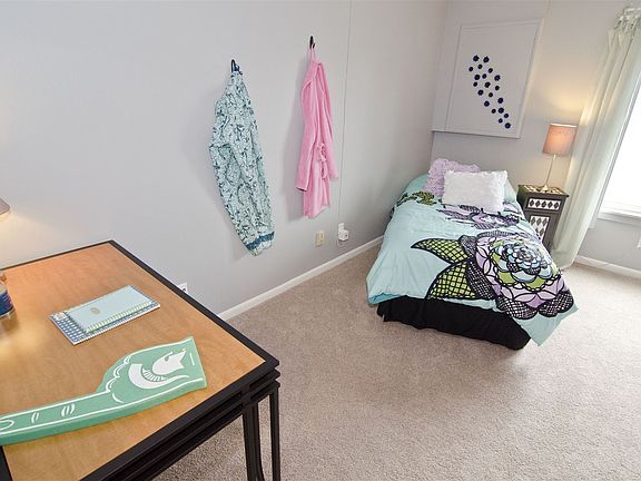 CampusHill_Bedroom_Spring2014_1