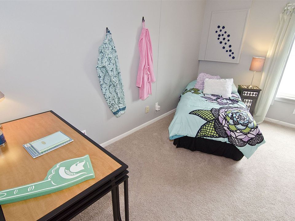 CampusHill_Bedroom_Spring2014_1