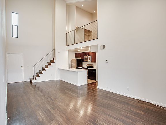 3rd image of 724 N West Knoll Dr APT 316