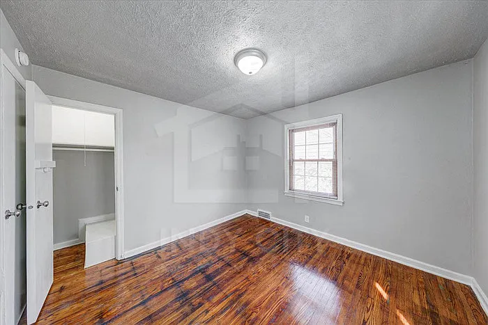 3535 N Oxford St — Photo 11
