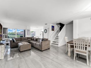 Lago Mar 1st Addn, Miami, FL 33193