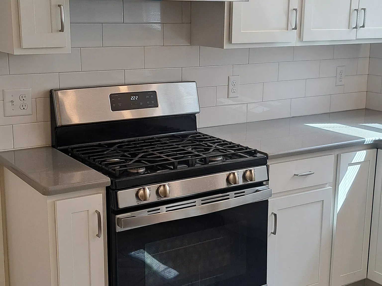 3 bed, 1350 sqft, $1,900 — Photo 3