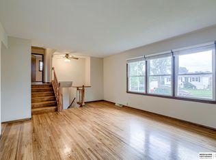 9154 Manderson St, Omaha, NE 68134