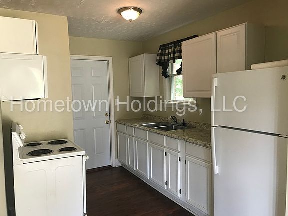 3rd image of 1021 Greenhurst Ave NW