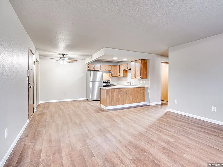 Stonecreek Apartments — Photo 33