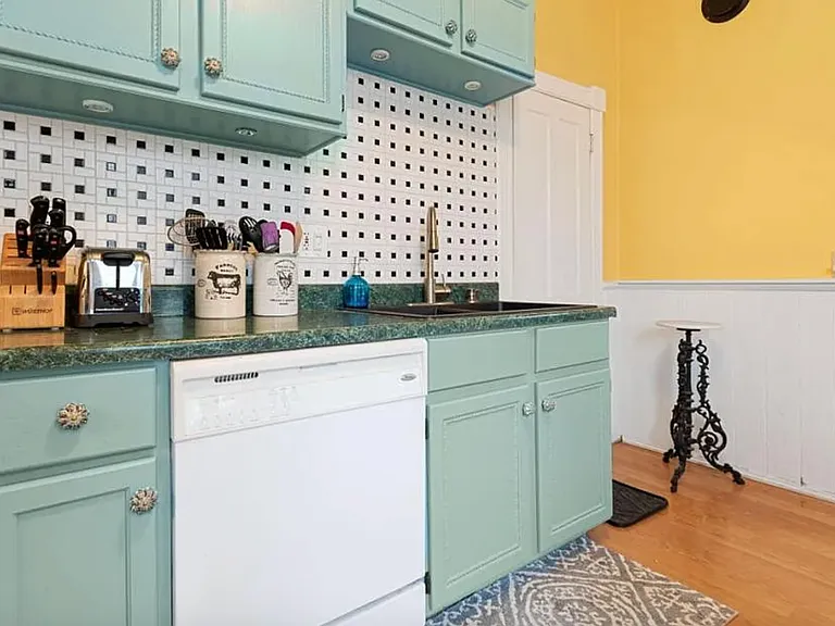 1279 Burr St N — Photo 12