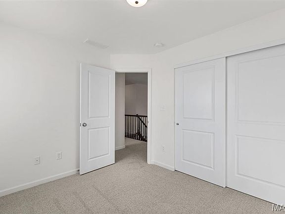 5th image of 31 Shady Elm Court St