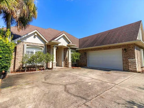 1866 Sunrise Dr, Navarre, FL 32566